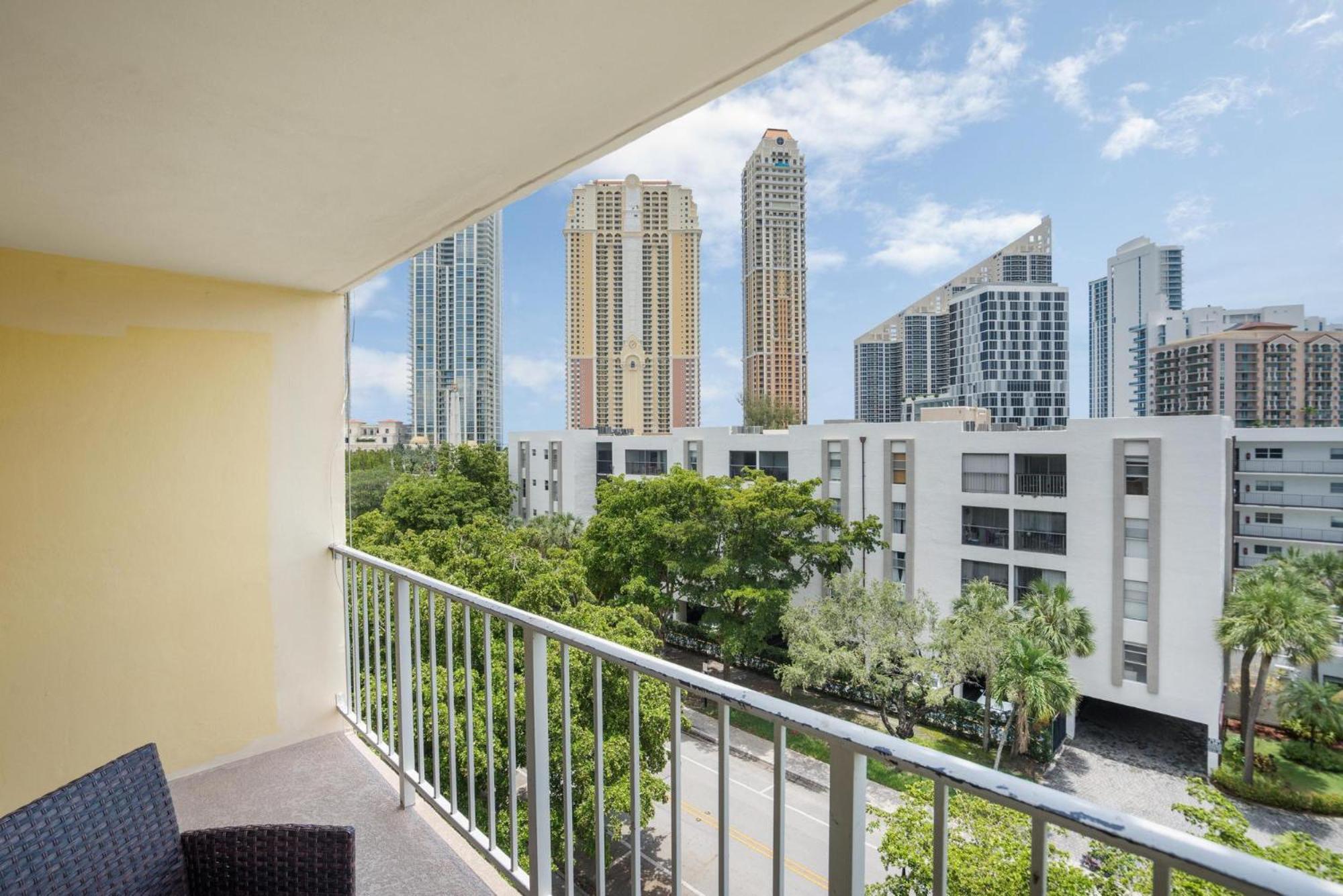 Marbella Towers High Floor Wonderful Condos Miami Beach Exterior photo
